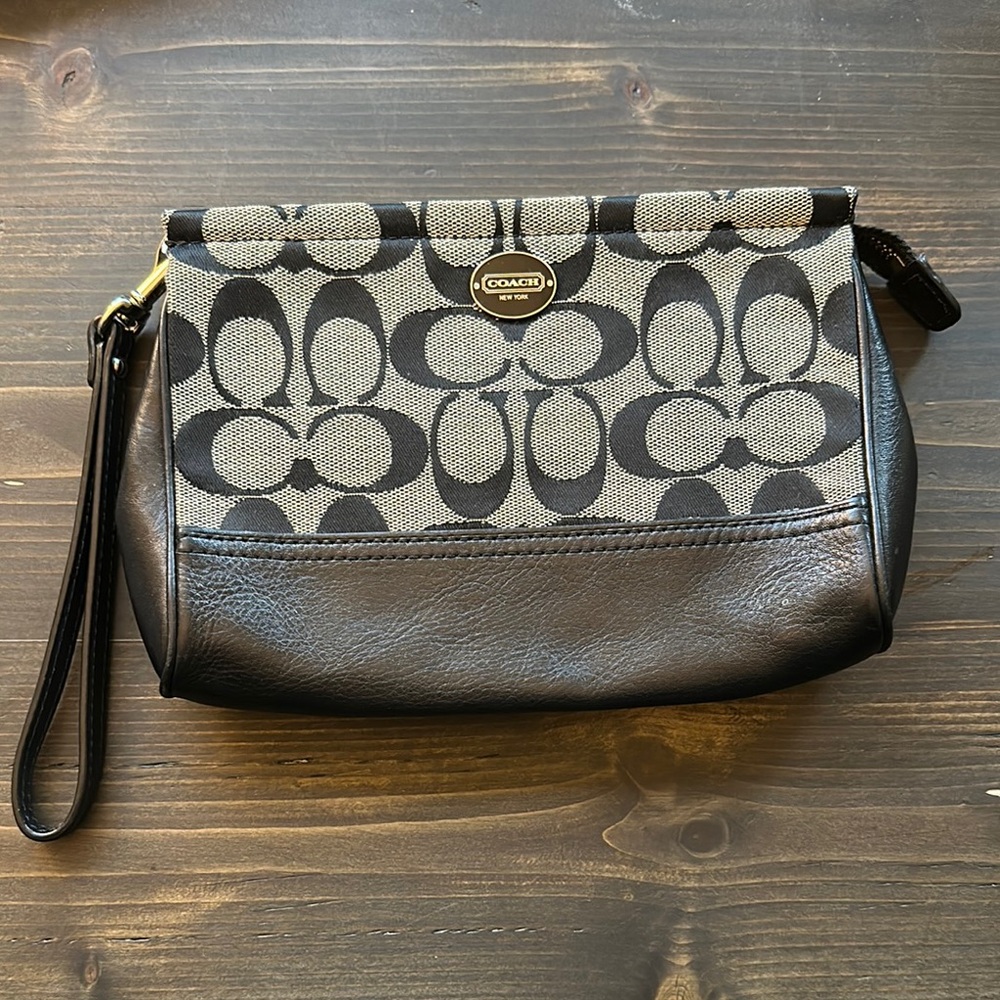 Coach Black Clutch Interlocking C Pattern - image 1